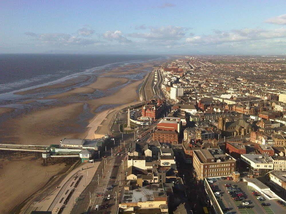 The Coast Bed & Breakfast Blackpool Exterior photo